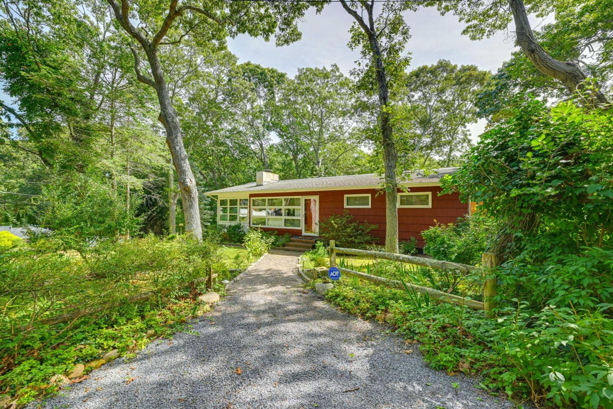 Home In Long Island Wine Country - Walk To Beach! Cutchogue Exteriör bild