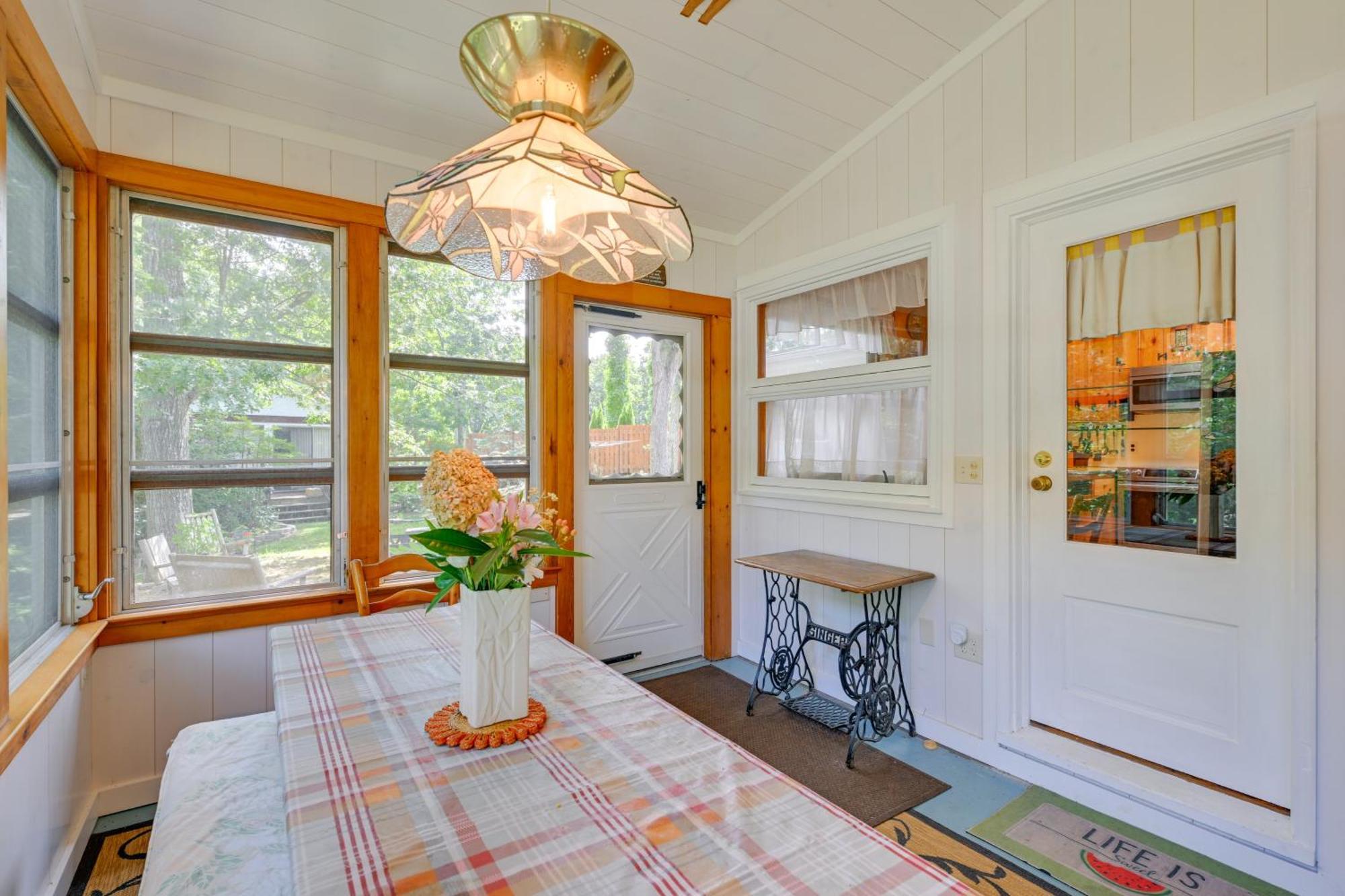 Home In Long Island Wine Country - Walk To Beach! Cutchogue Exteriör bild