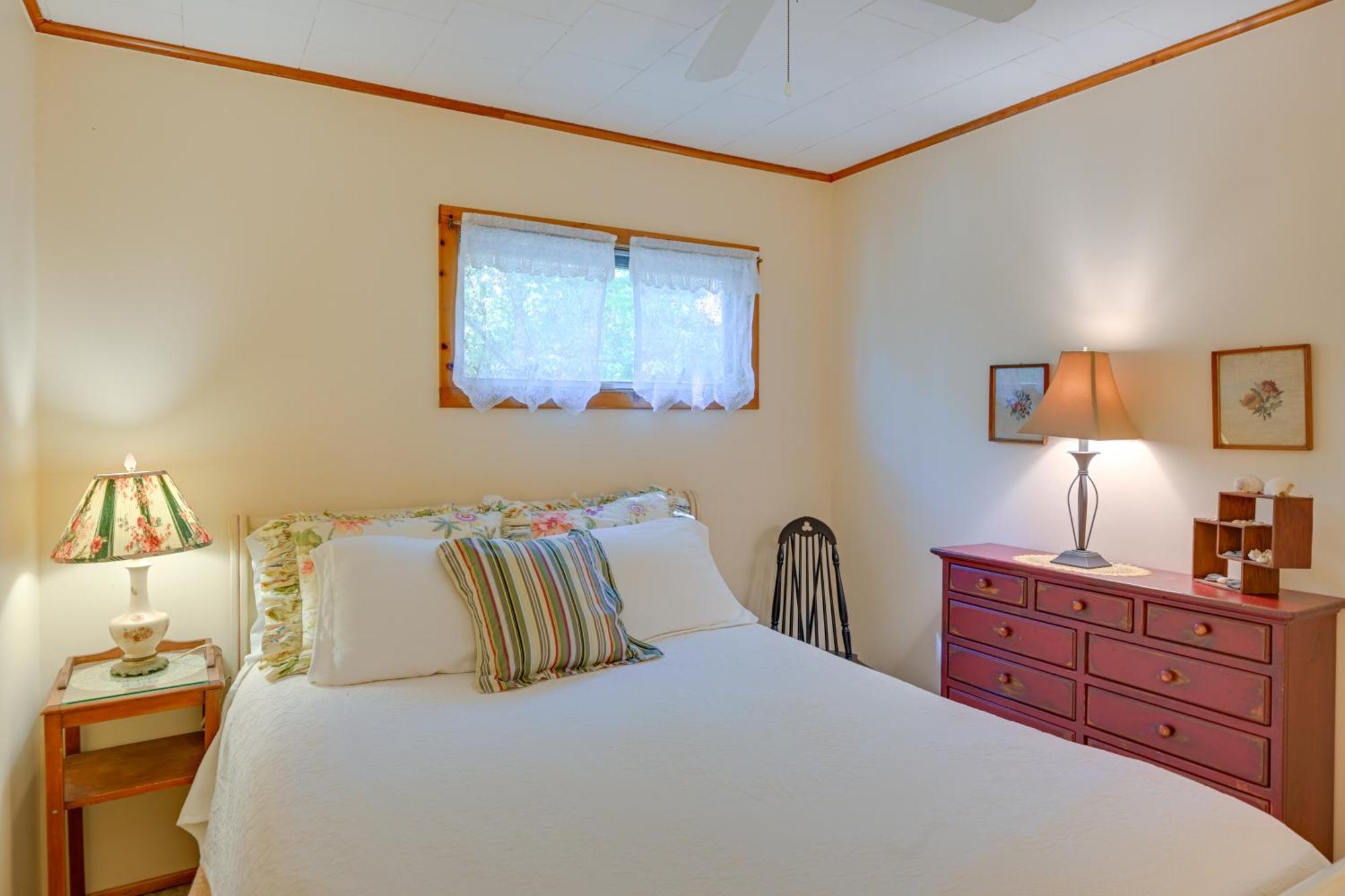 Home In Long Island Wine Country - Walk To Beach! Cutchogue Exteriör bild