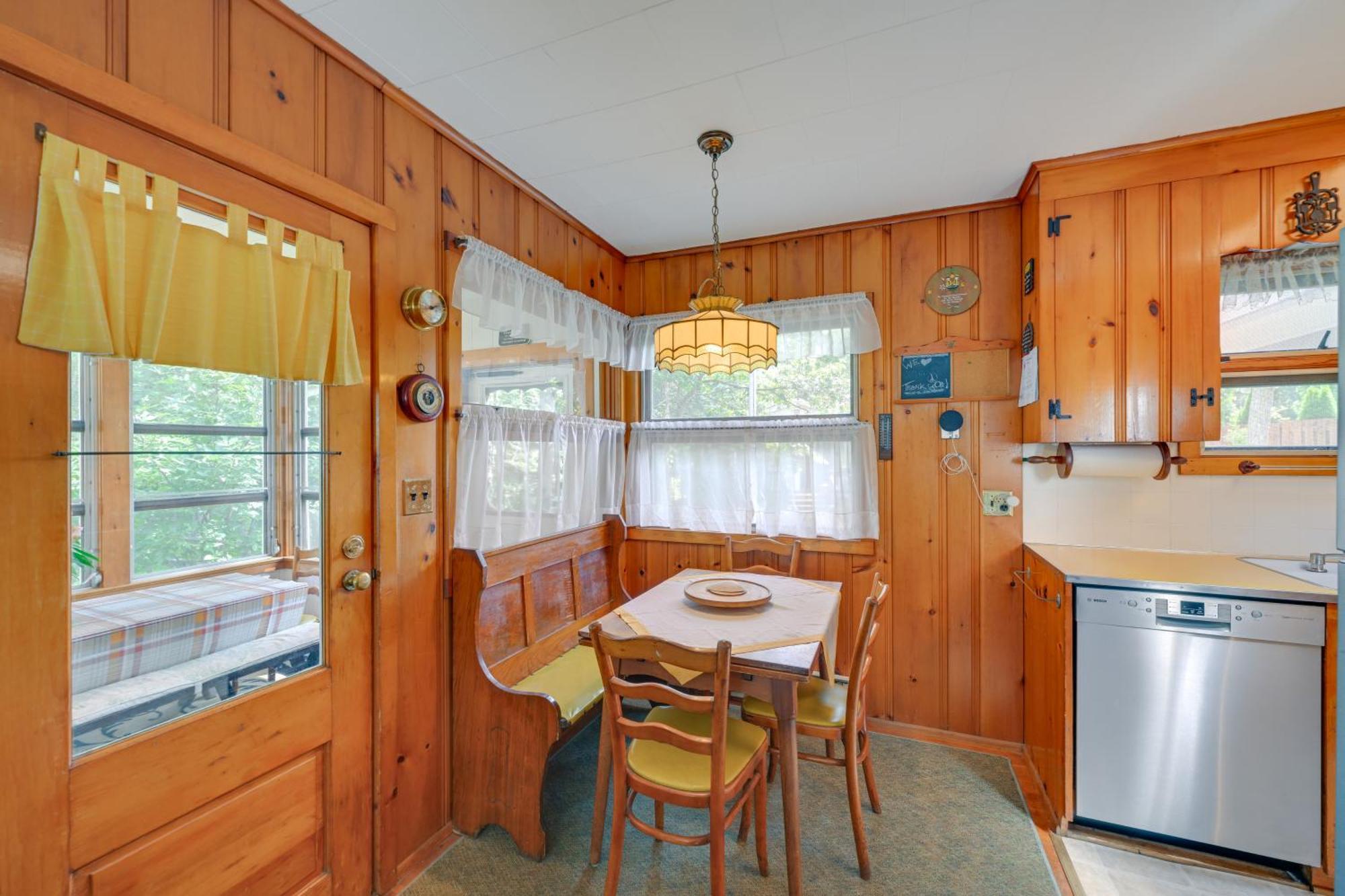 Home In Long Island Wine Country - Walk To Beach! Cutchogue Exteriör bild