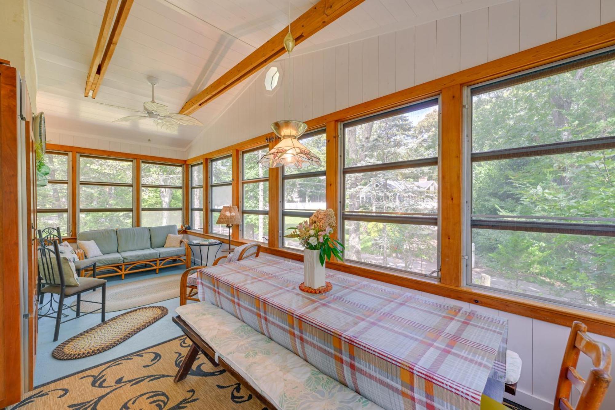Home In Long Island Wine Country - Walk To Beach! Cutchogue Exteriör bild
