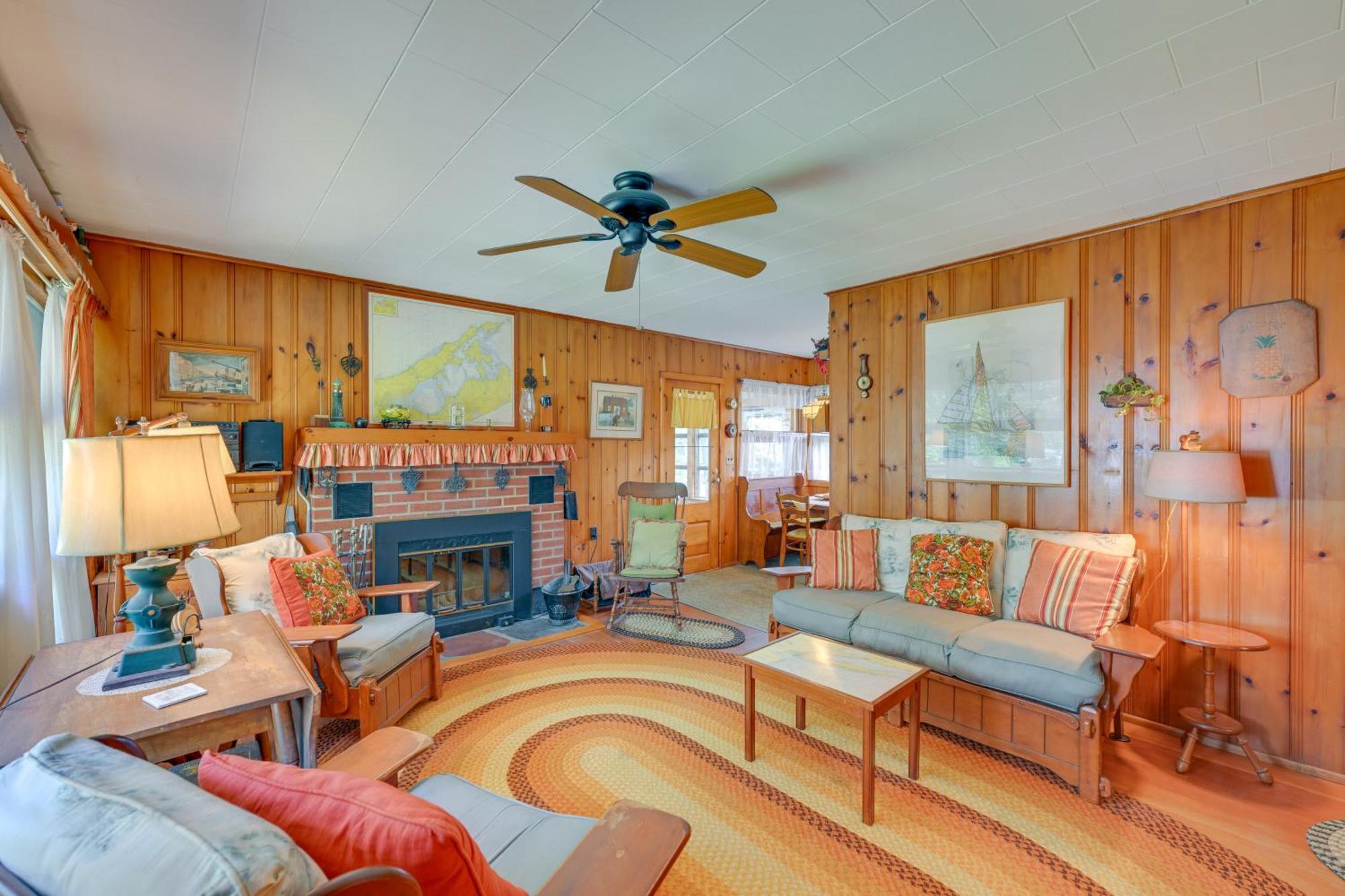 Home In Long Island Wine Country - Walk To Beach! Cutchogue Exteriör bild